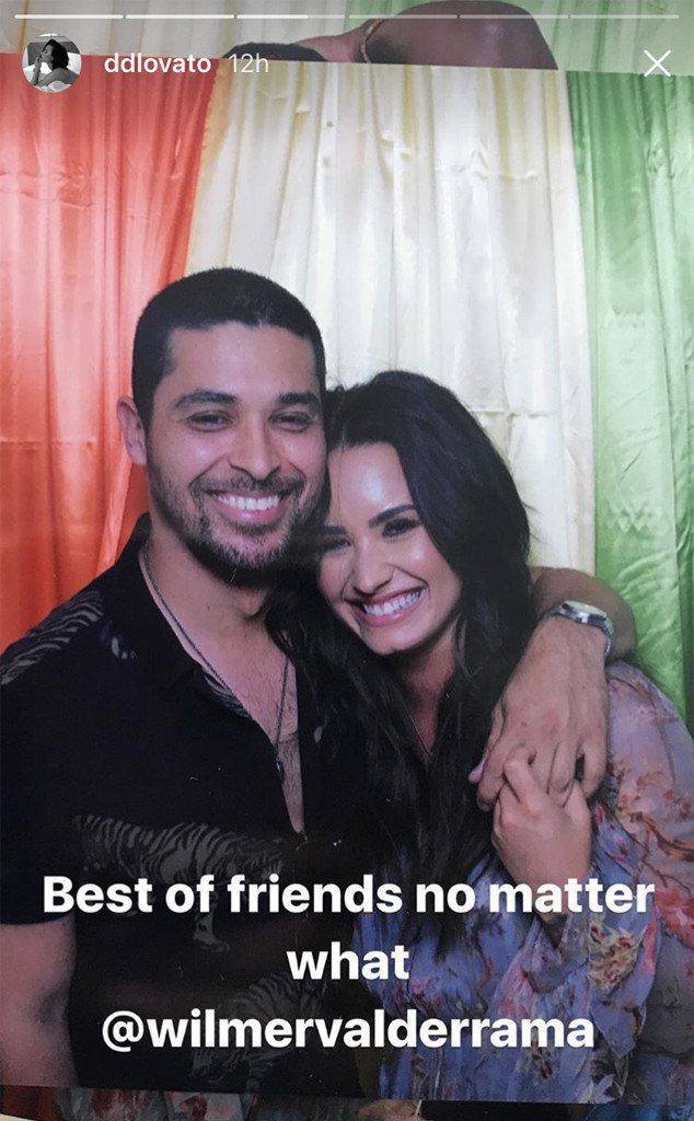 Demi Lovato Y Wilmer Valderrama Se Reunen Para Una Adorable Foto Un Ano Despues De Su Separacion E Online Latino Mx